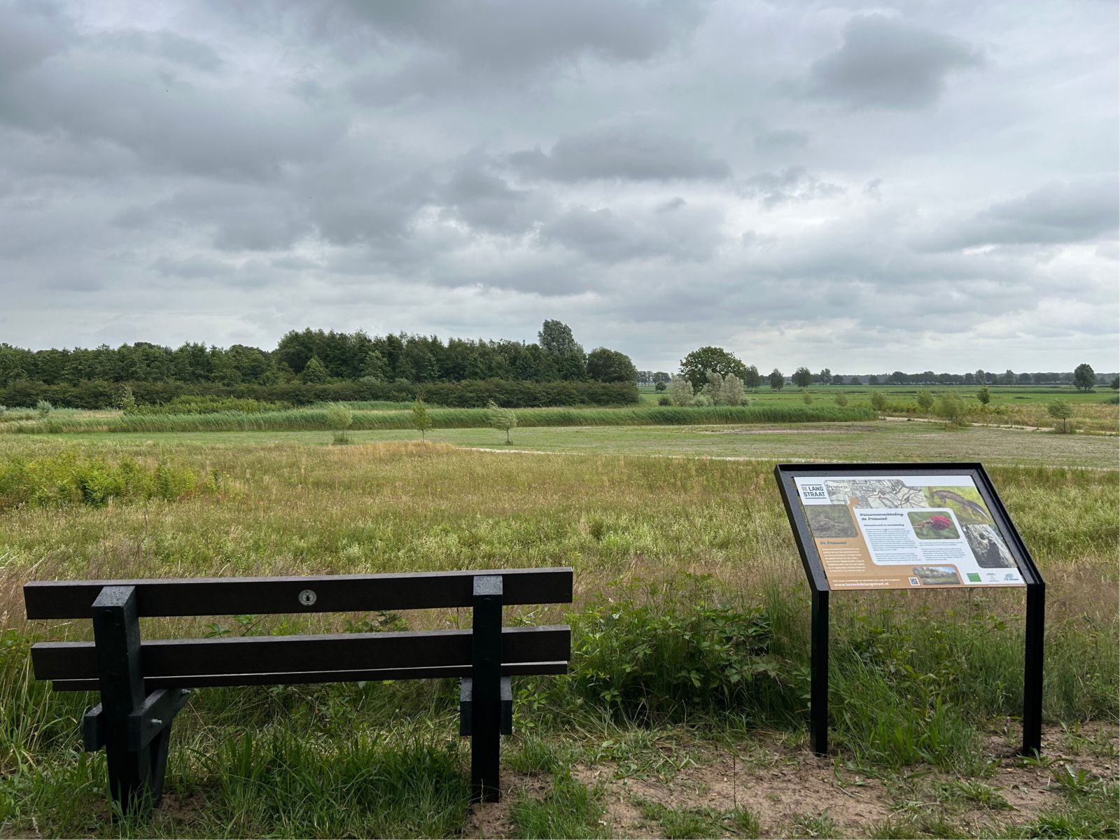 Driewiel vanaf de Heidijk met bankje en infobord