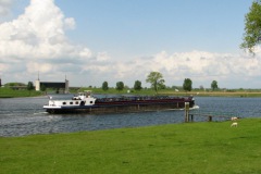 Vrachtvaart in de Maas