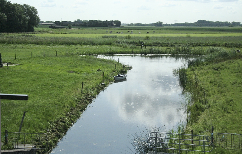 Vanaf de dijk bij inundatiesluis Hedikhuizen