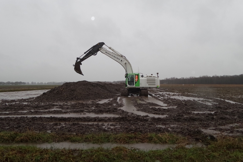 De afgraving van de voedselrijke bovenlaag is gestart