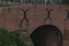 Gerestaureerde sluisjes in de Elshoutse Zeedijk