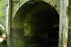 Oud bouwwerk langs / onder de Zeedijk bij Doeveren